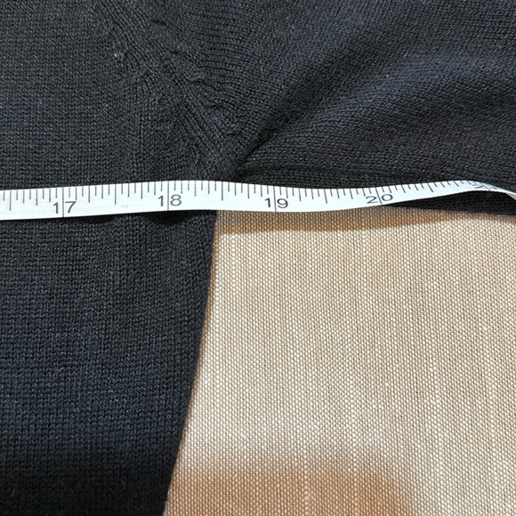 Merona Women’s long sleeve black, v-neck and button up thin sweater. Size Small - Picture 5 of 7